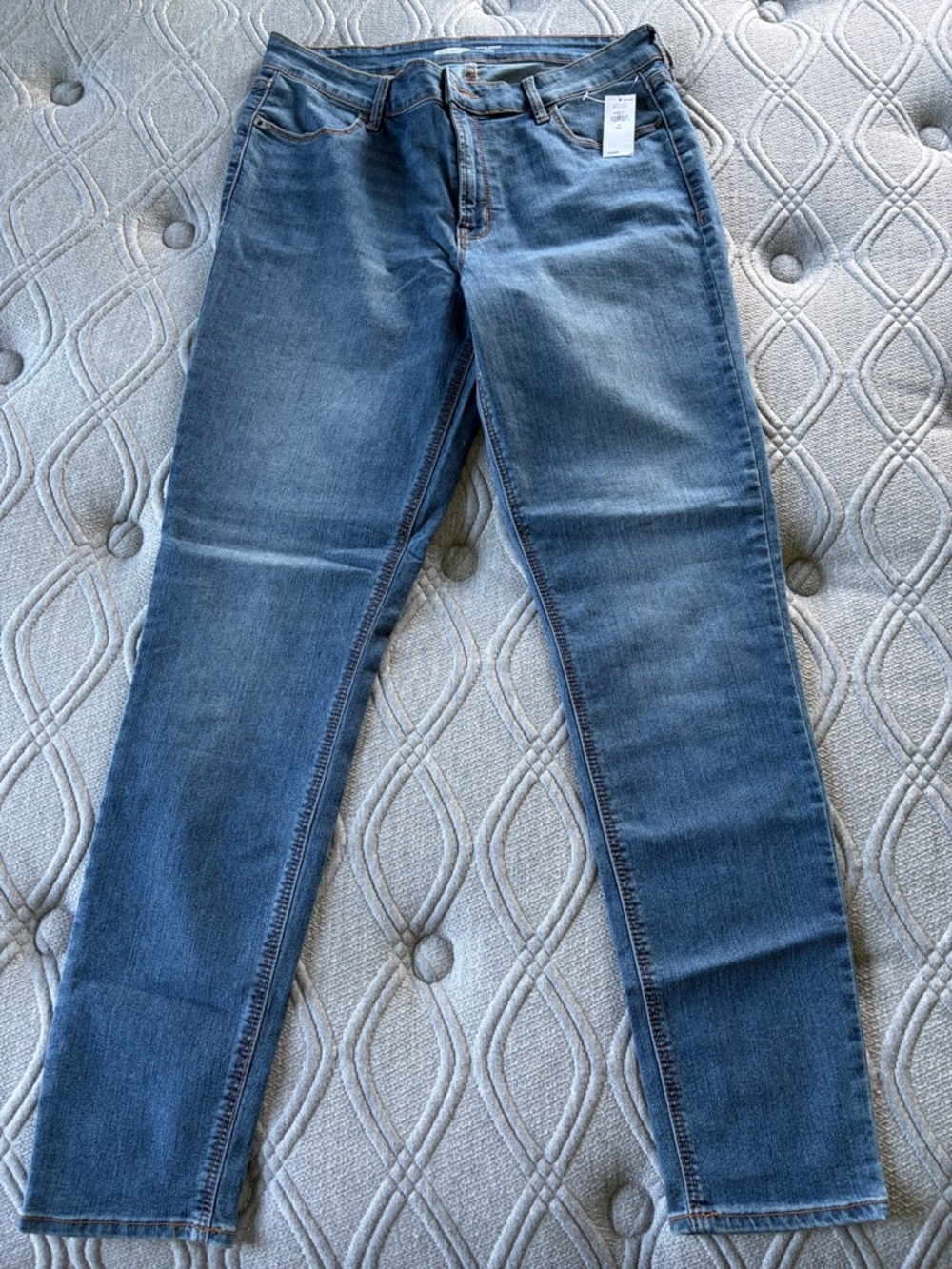 NWT Old Navy size 10 *Tall* mid rise super skinny ankle jeans